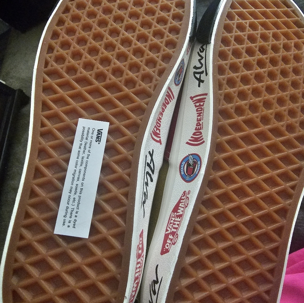 Vans - Picture 2 of 4